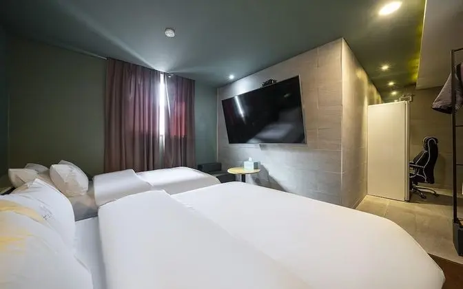 Oda (Suite (75-inch TV wave twin styler 1P)