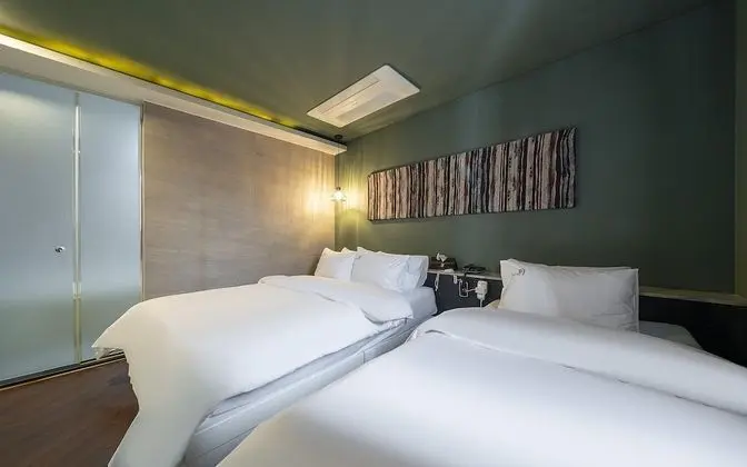 Oda (Suite (75-inch TV wave twin styler 1P)