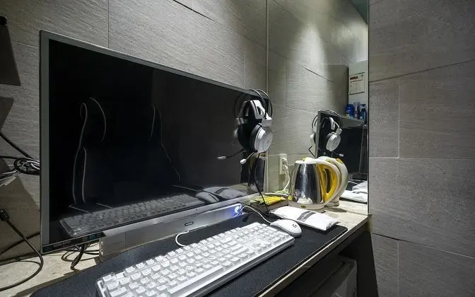 Oda (Suite (75-inch TV wave twin styler 1P)