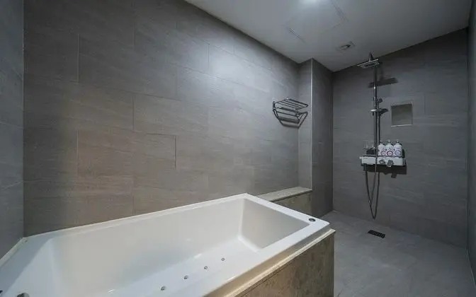 Oda (Suite (75-inch TV wave twin styler 1P)