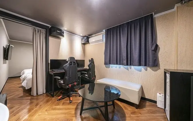 Oda (Suite with Karaoke 2PC (BreakfastCoup)