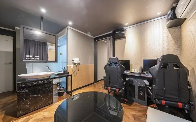 Oda (Suite with Karaoke 2PC (BreakfastCoup)