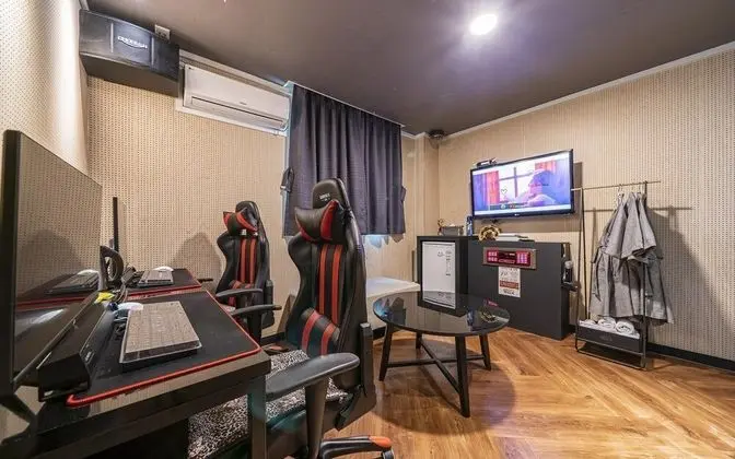 Oda (Suite with Karaoke 2PC (BreakfastCoup)