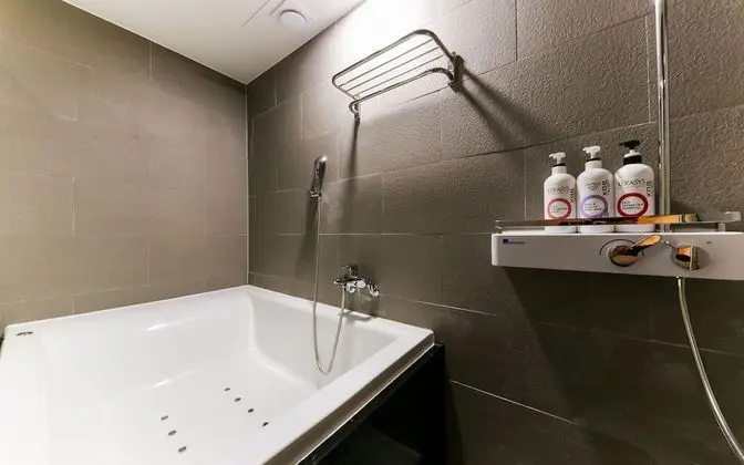 Oda (Suite with Karaoke 2PC (BreakfastCoup)