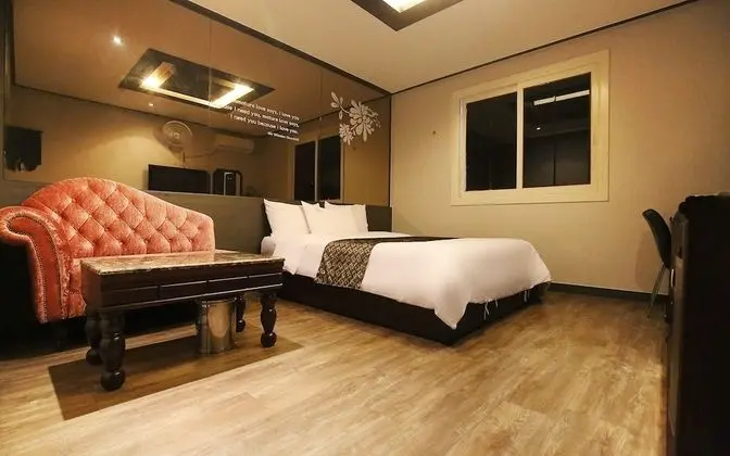 Oda (Modern (Netflix available))