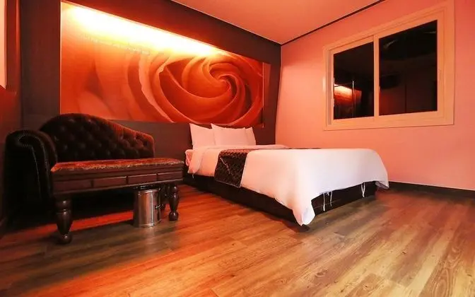 Oda (Modern (Netflix available))