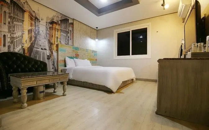 Oda (Vintage (Netflix Available))