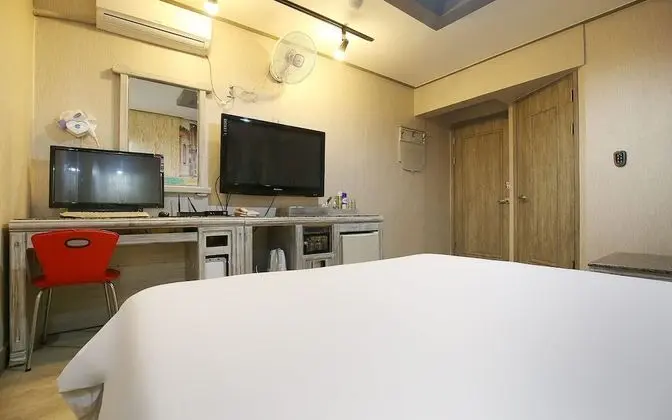 Oda (Vintage (Netflix Available))