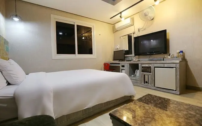 Oda (Vintage (Netflix Available))