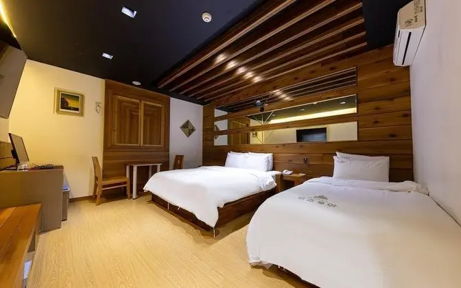 Oda (Semi-special room (twin Netflix avail)