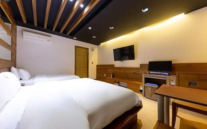 Oda (Semi-special room (twin Netflix avail)