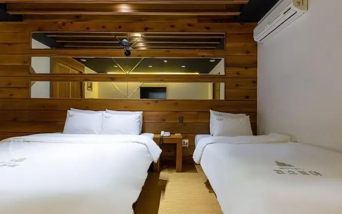 Oda (Semi-special room (twin Netflix avail)