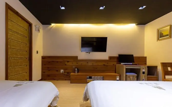 Oda (Semi-special room (twin Netflix avail)