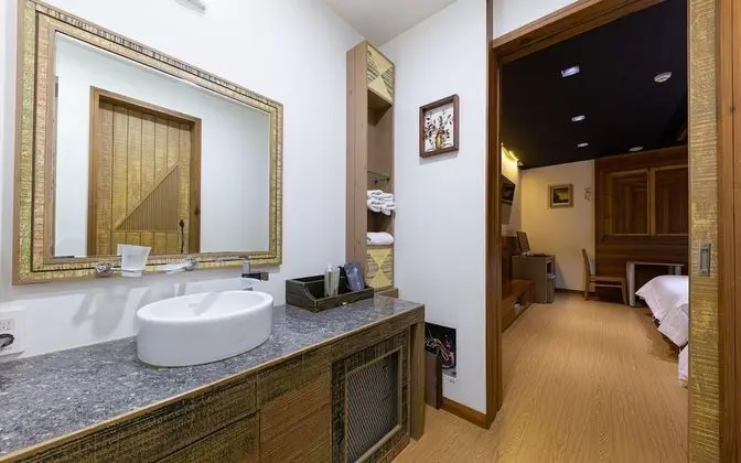 Oda (Semi-special room (twin Netflix avail)