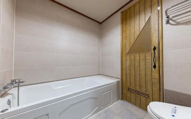 Oda (Semi-special room (twin Netflix avail)