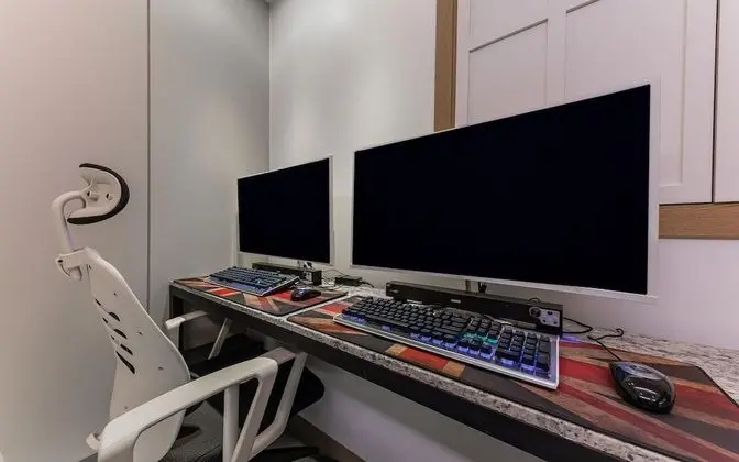 Oda (Modern Suite (NETFLIX available 65in )