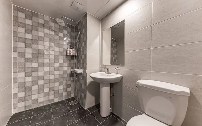 Oda (Modern Suite (NETFLIX available 65in )