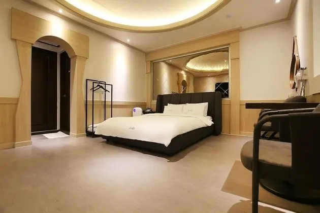 Oda (Premium (No-hard 2PC couples spa cann)