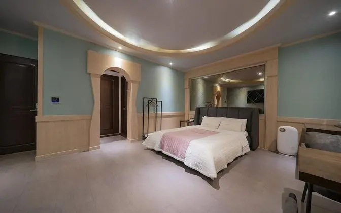 Oda (Premium (No-hard 2PC couples spa cann)