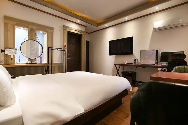 Oda (Standard (available on netflix))