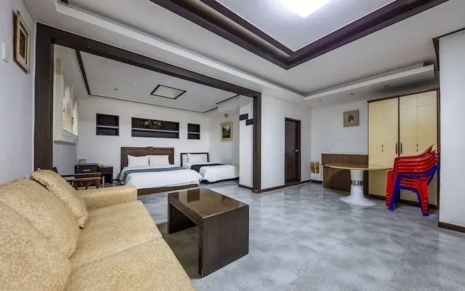 Oda (Large Twin (Netflix available in some)