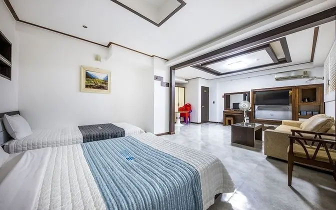 Oda (Large Twin (Netflix available in some)