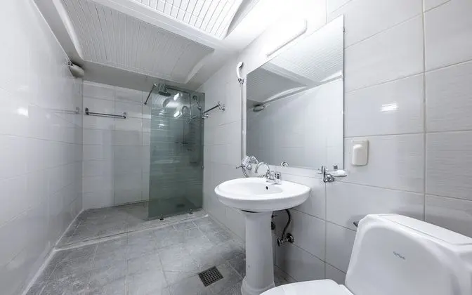 Oda (Large Twin (Netflix available in some)