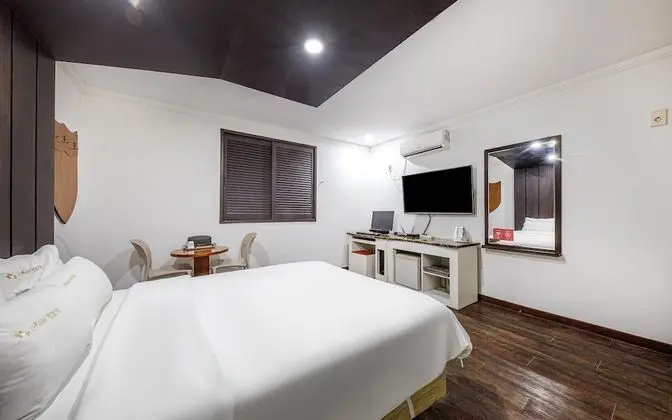 Oda (Standard non-smoking room (Netflix av)