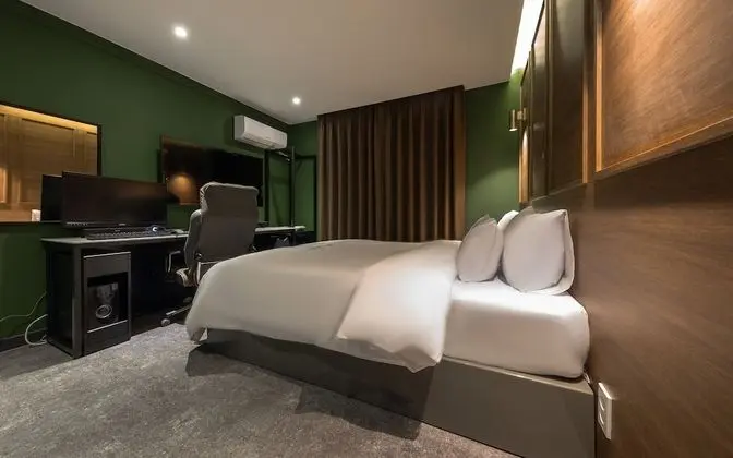 Oda (Delux (Air Purifier Netflix Available)