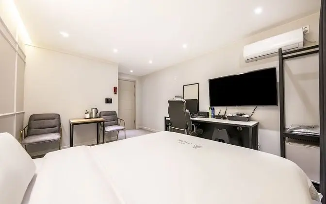 Oda (Delux (Air Purifier Netflix Available)