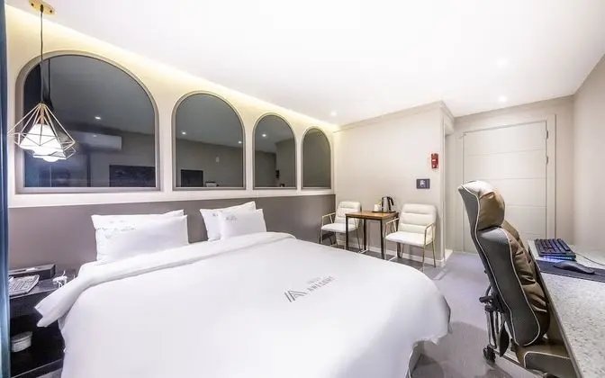 Oda (Delux (Air Purifier Netflix Available)