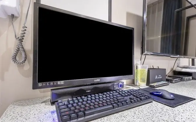 Oda (Delux (Air Purifier Netflix Available)