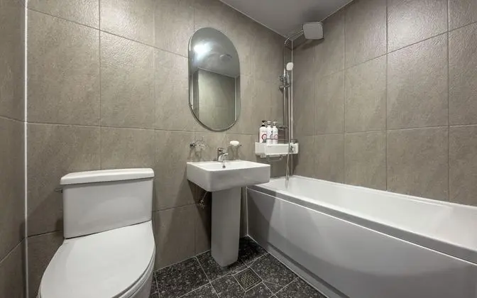 Oda (Delux (Air Purifier Netflix Available)