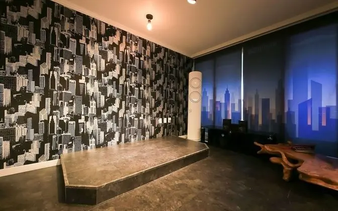 Oda (Event room (net Netflix viewing avail)