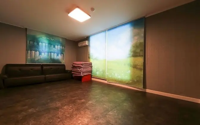 Oda (Event room (net Netflix viewing avail)