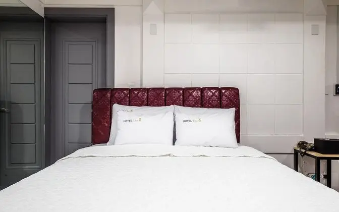 Oda (No-hard 2pc (Netflix available couple)