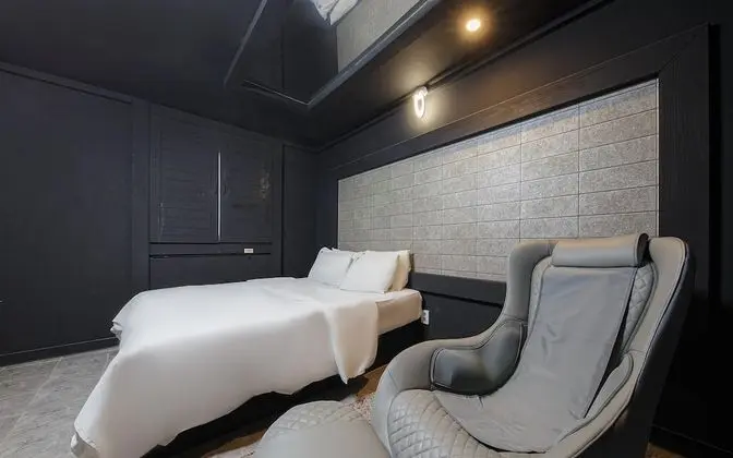 Oda (Nice A (Netflix Available 2 PC Air Pu)