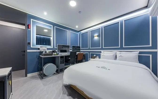 Oda (Couple PC (bag 2PC available Netflix )