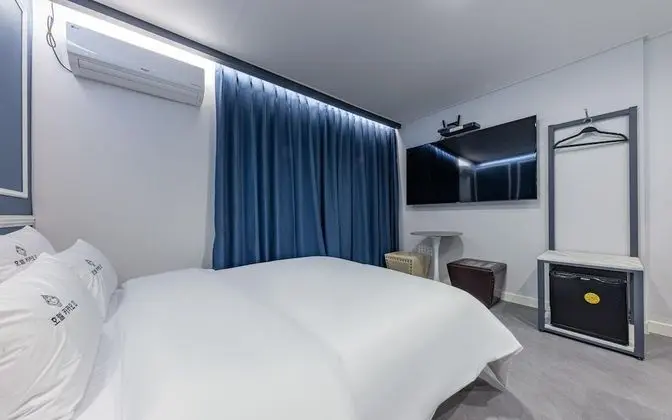 Oda (Couple PC (bag 2PC available Netflix )