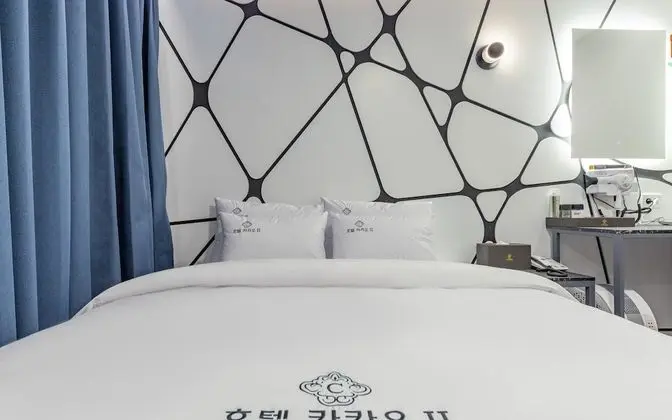 Oda (Deluxe A (Netflix YouTube available 6)