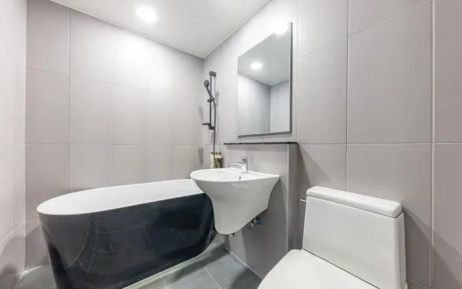 Oda (Deluxe A (Netflix YouTube available 6)