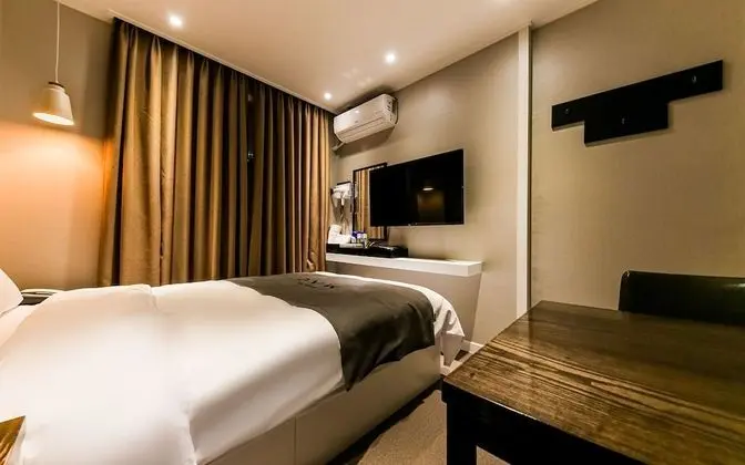 Oda (Mini Room (No PC))