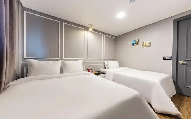 Oda (Standard Twin (Queen Super Single Bed)