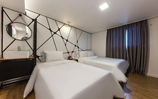 Oda (VIP Twin Room (Queen Super Single Bed)
