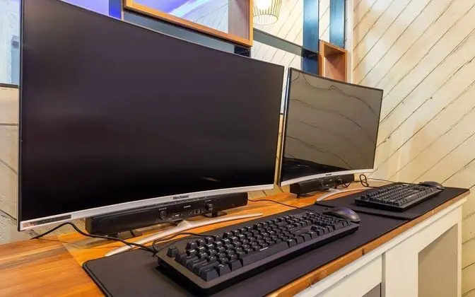 Oda (Couple PC (Can watch Netflix i7-8700 )