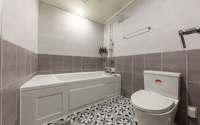 Oda (Couple PC (Can watch Netflix i7-8700 )