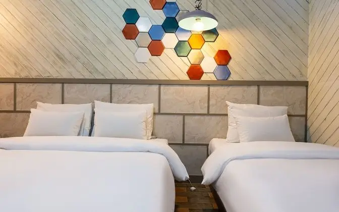 Oda (Premium (Netflix available Twin Battl)