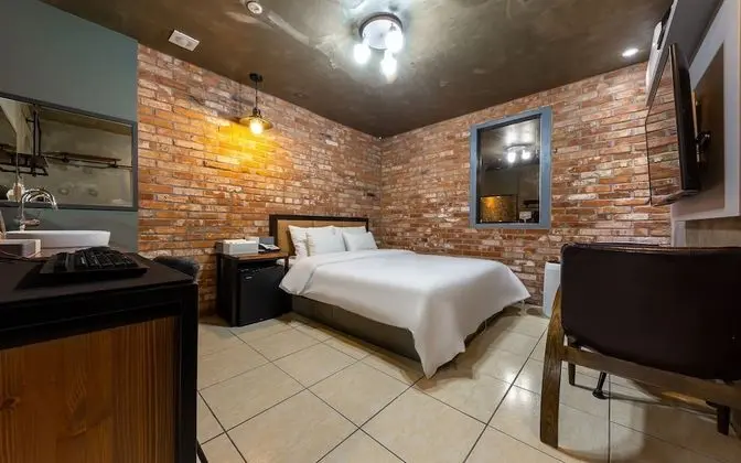 Oda (Standard 2 (Netflix available Battleg)