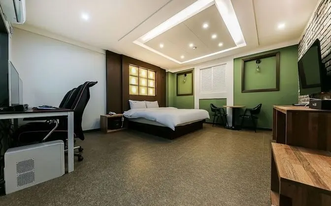 Oda (Game 2PC (Netflix available LOL avail)