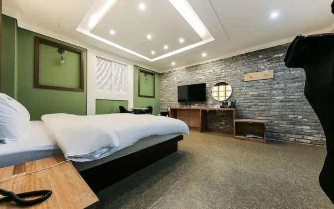 Oda (Game 2PC (Netflix available LOL avail)